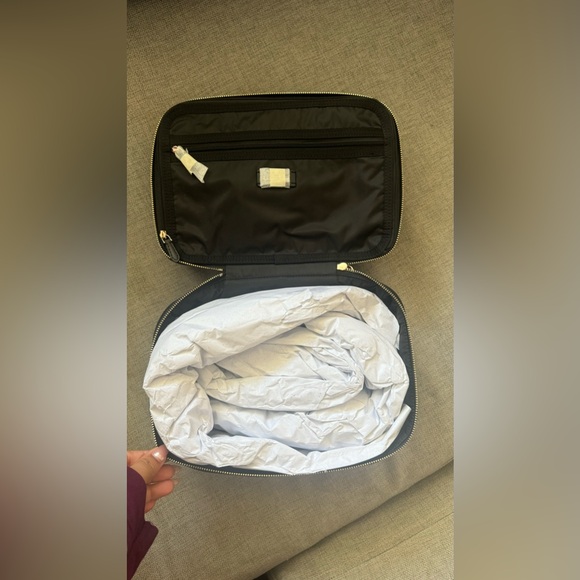 Kate Spade Chelsea Make Up Bag - Picture 7 of 8